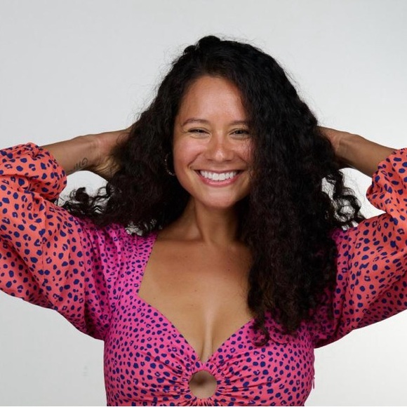 Hey I’m Kenzie! Be sure to tune into my LIVE shows weekdays at 7:30am CT! 🩷 - Picture 2 of 16